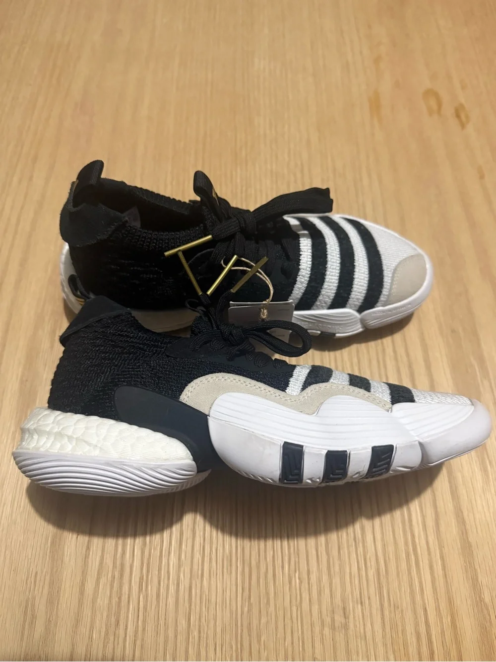 Men’s Adidas Trae Young 2 basketball shoes NWT No Box.